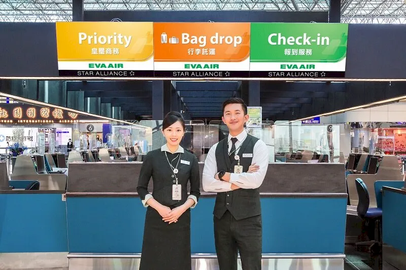 Đổi vé máy bay Eva Air tại Đại lý uy tín