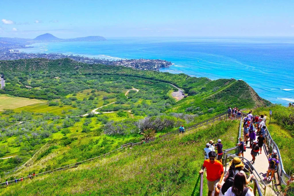 Đi bộ đến miệng núi lửa Diamond Head